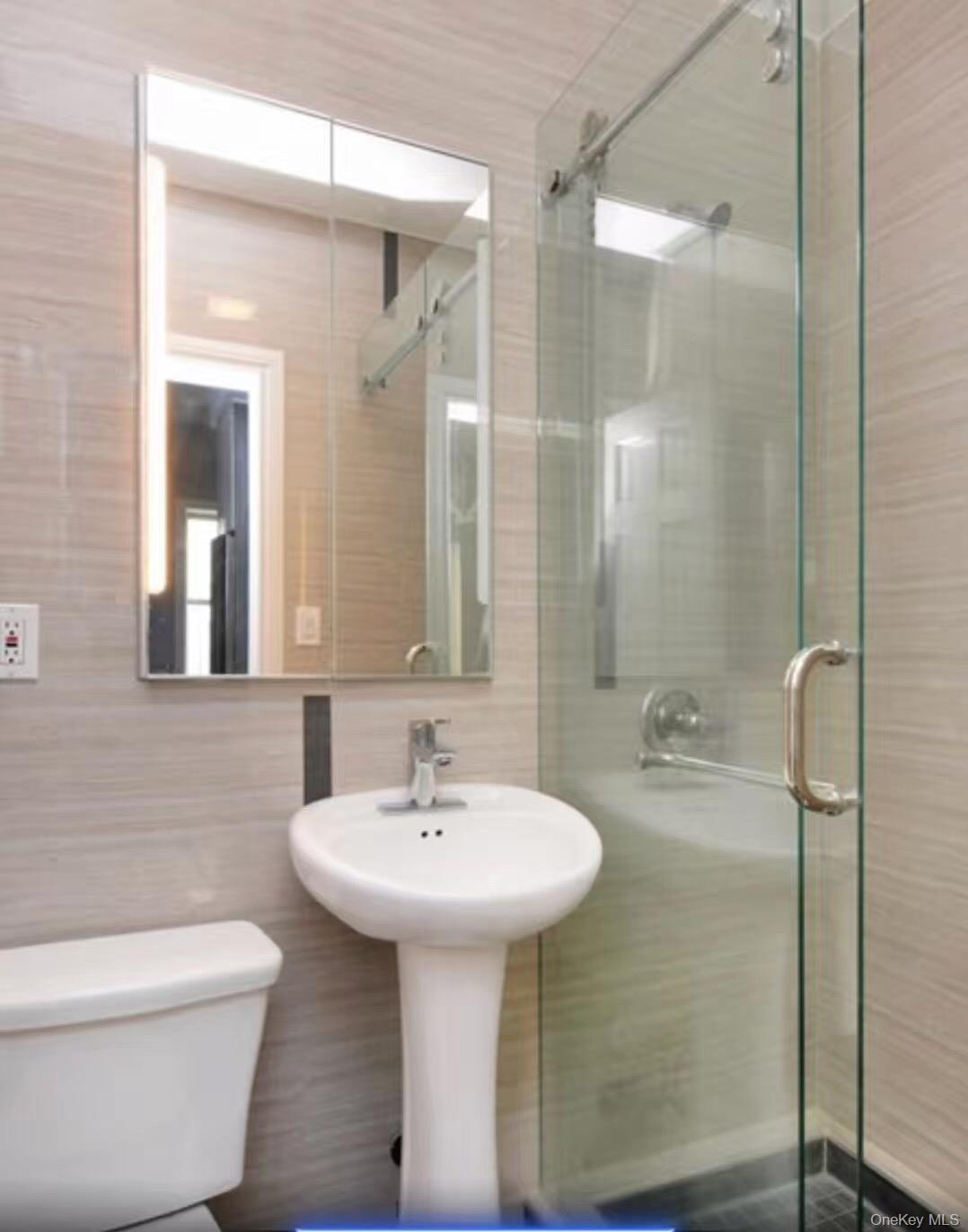 1598 Lexington Avenue, Unit 3 photo 4