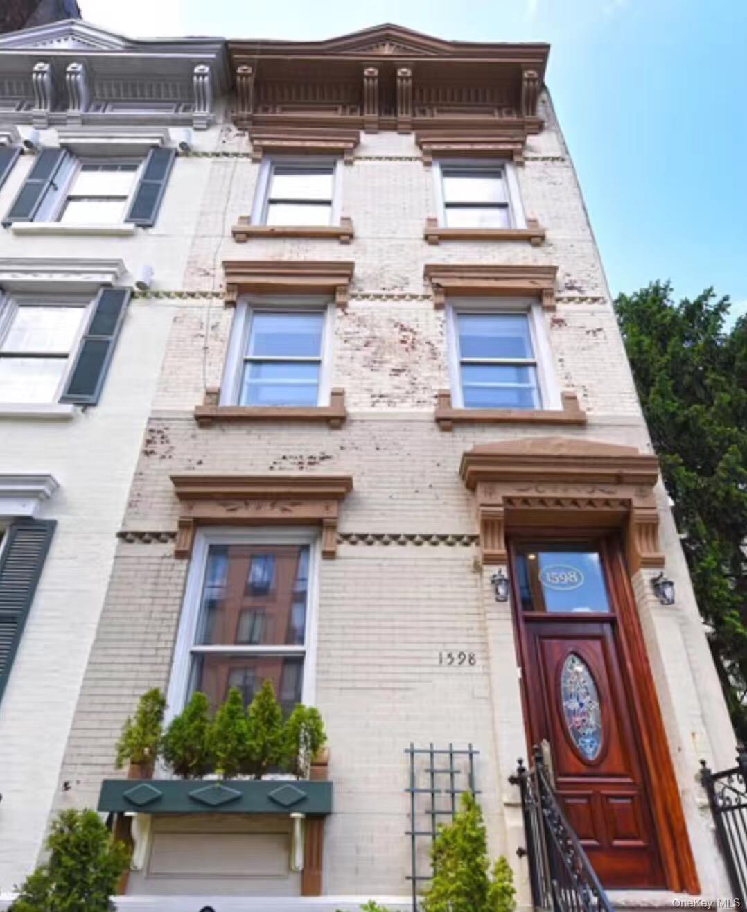 1598 Lexington Avenue, Unit 3