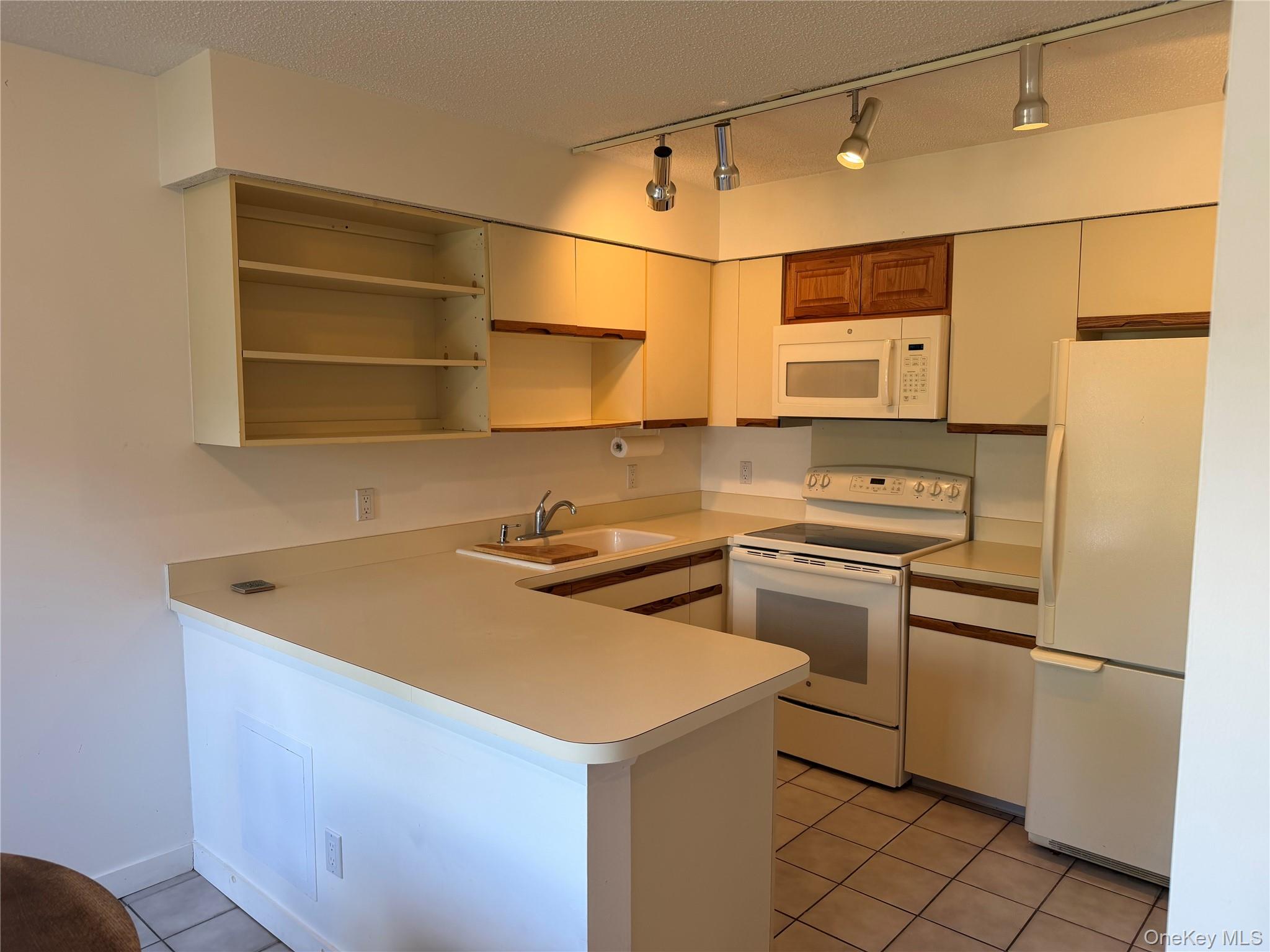 50 Pond Drive E – For Sale photo 3