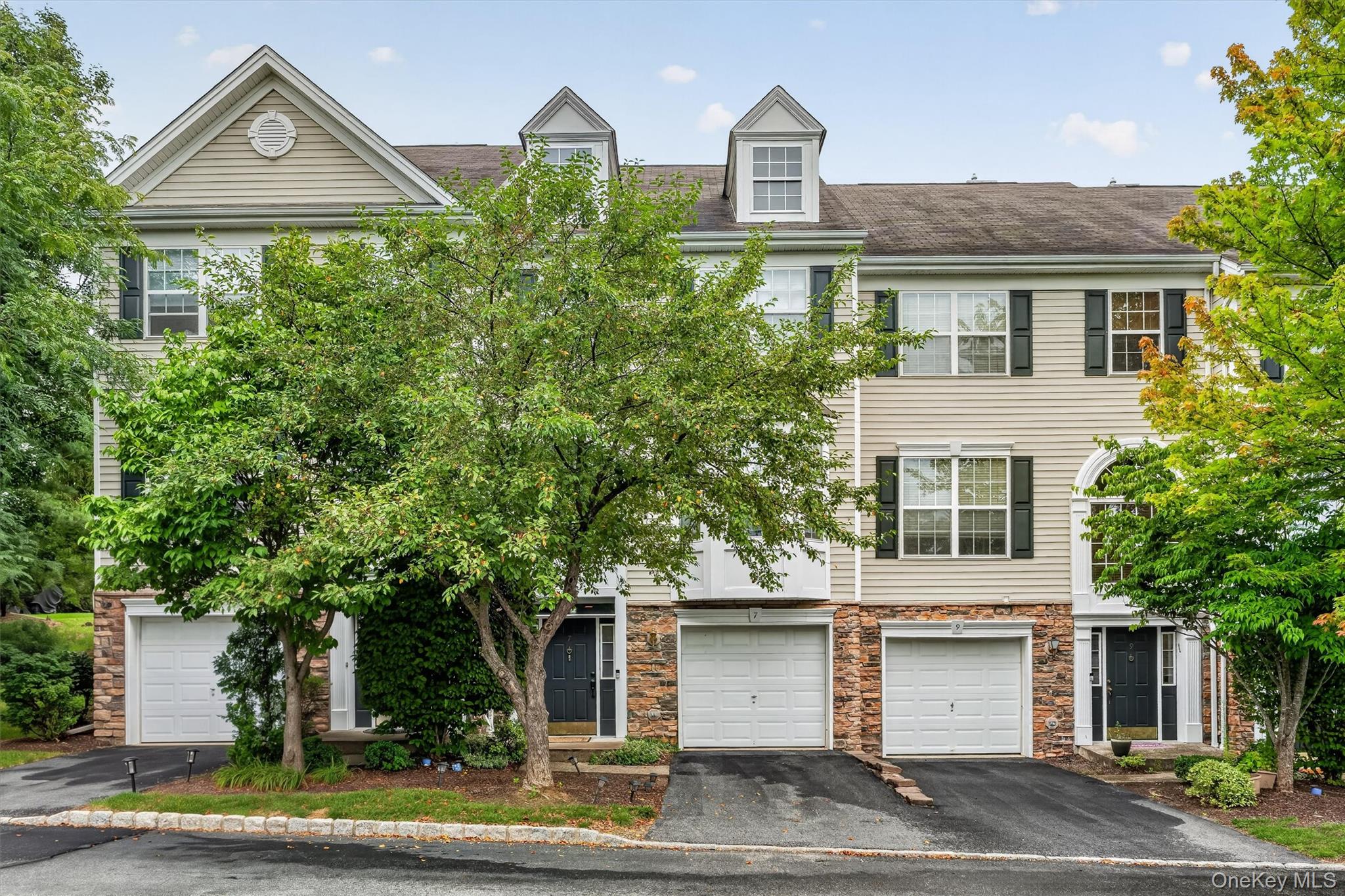 7 Gillian Court – For Sale photo 3