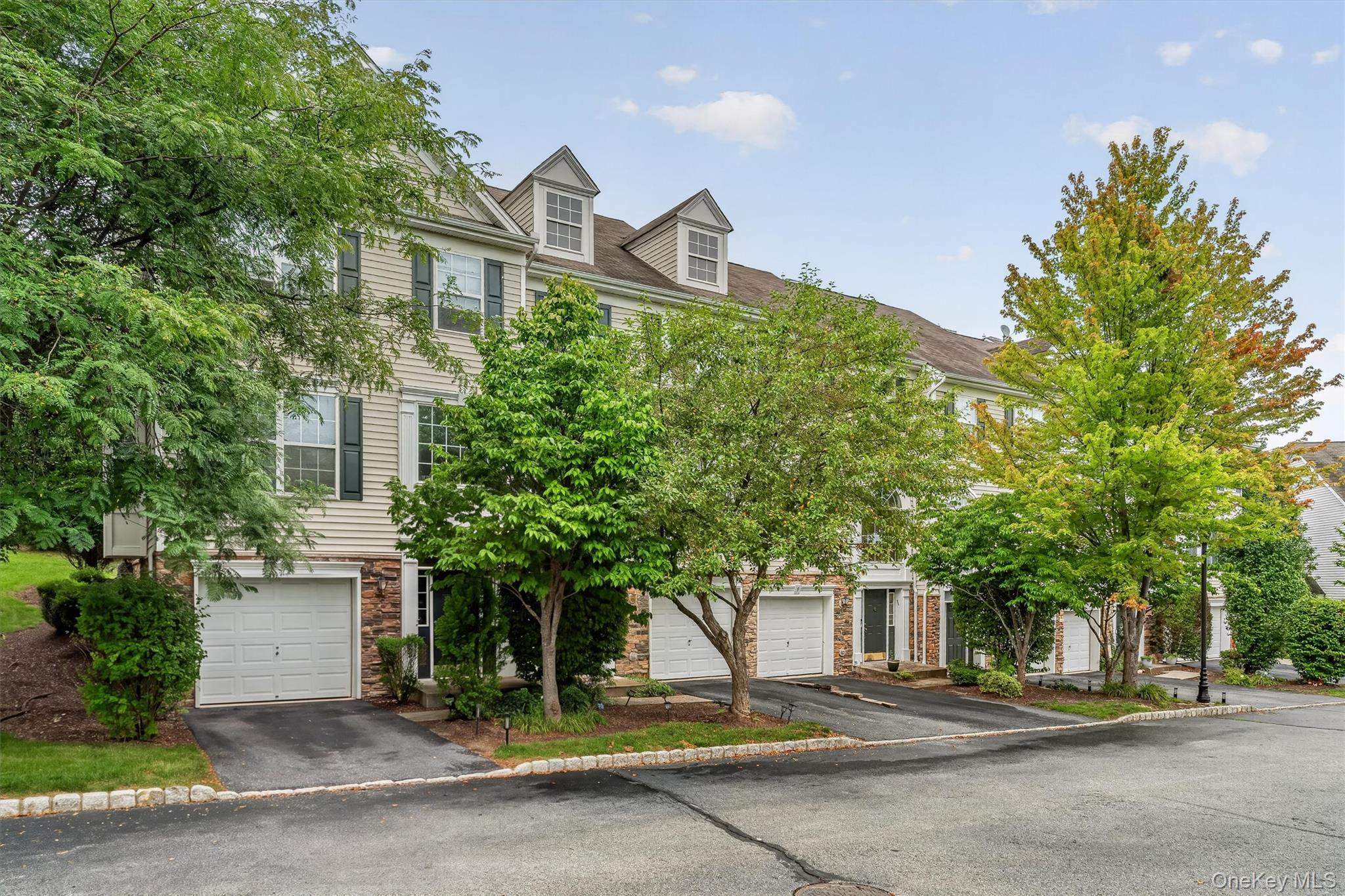 7 Gillian Court – For Sale photo 2