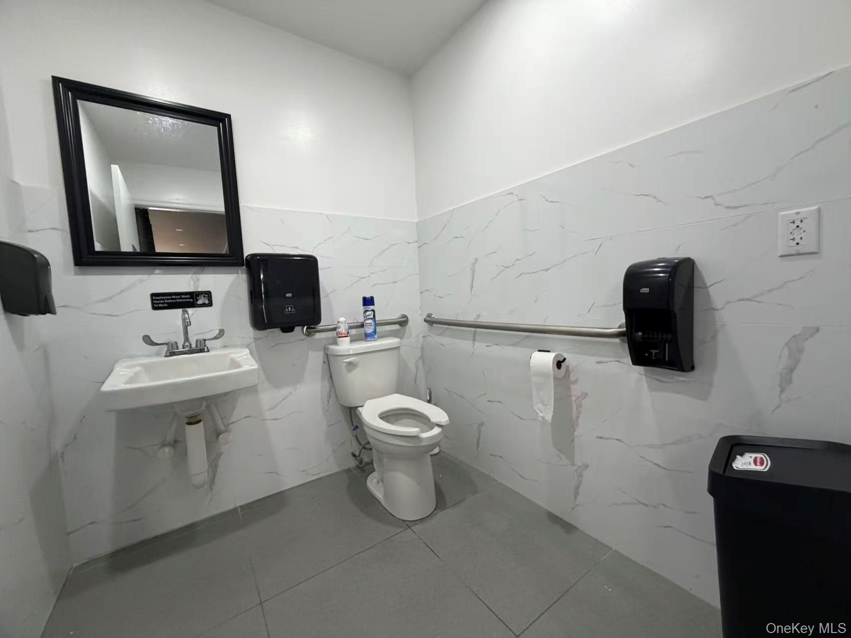 111-17 A Roosevelt Avenue – For Sale photo 5