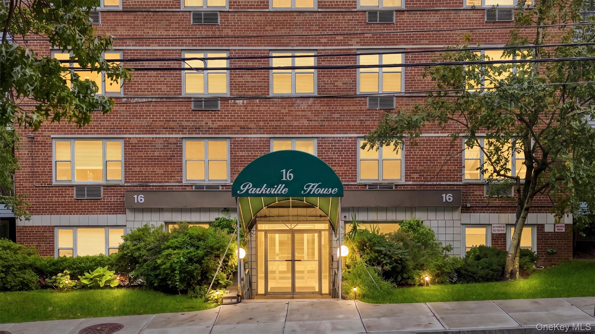 16 Lake Street, Unit 7J