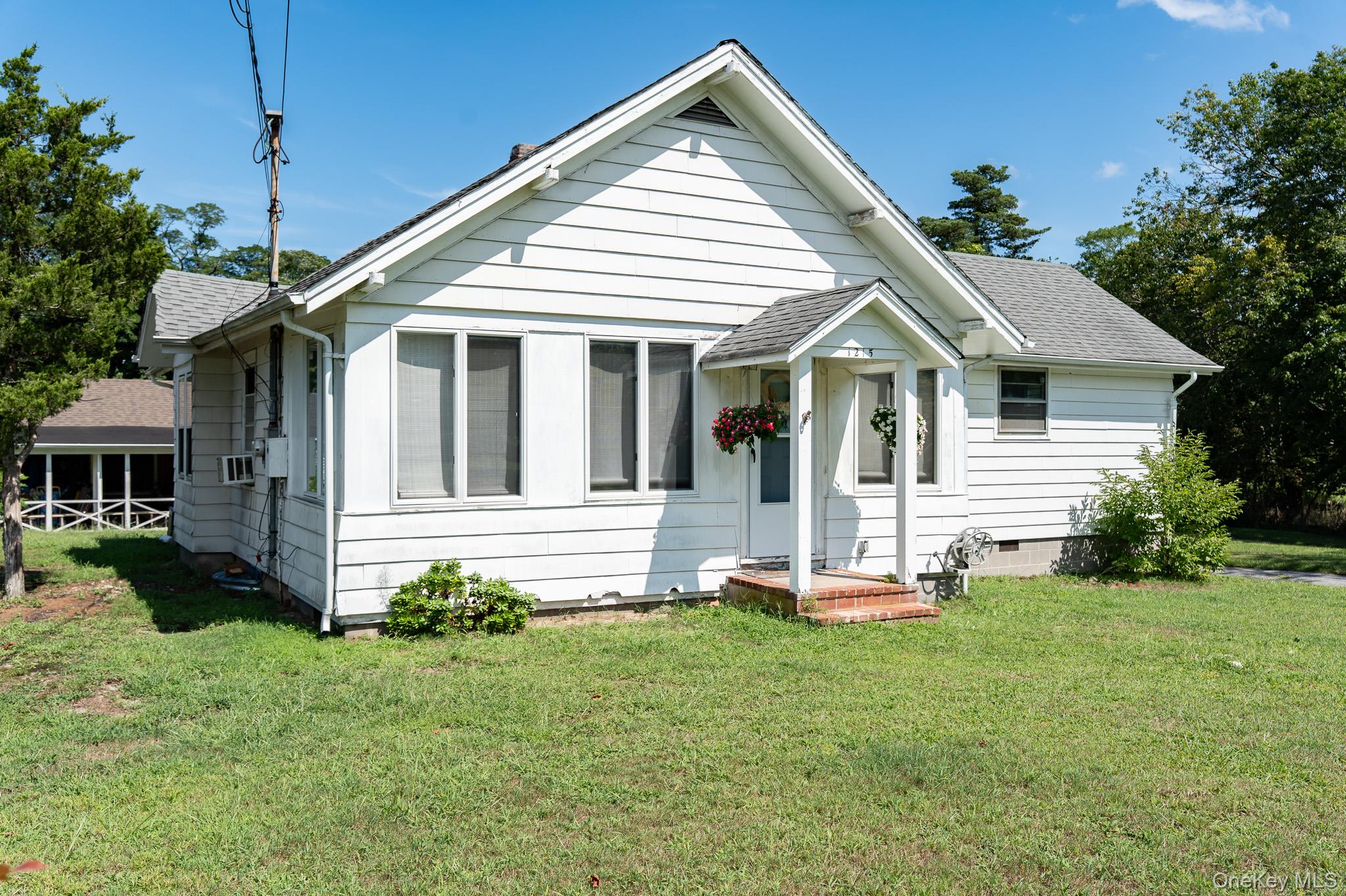 1405 Bay Avenue – For Sale
