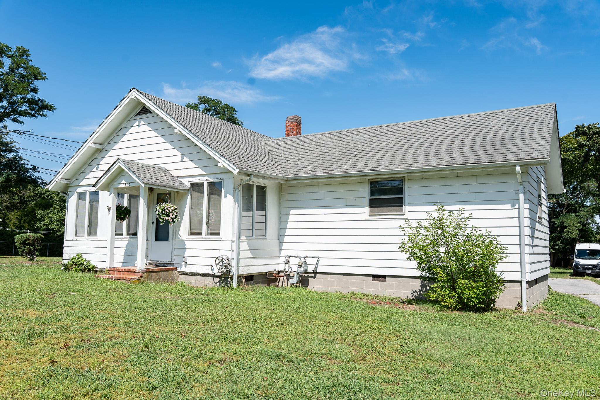 1405 Bay Avenue – For Sale photo 2