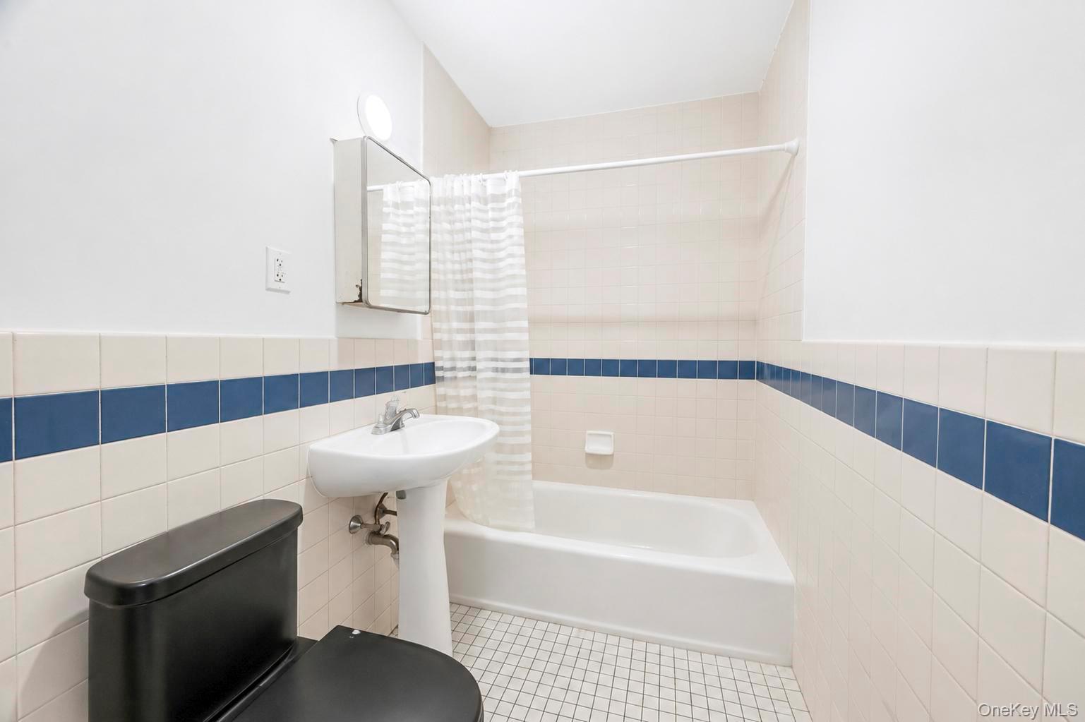 425 Barbey Street – For Sale photo 16