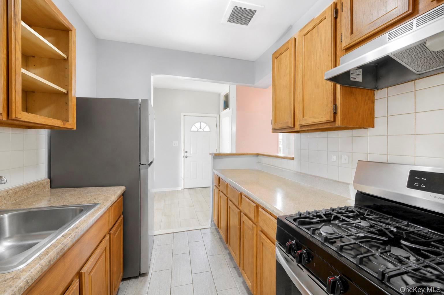 425 Barbey Street – For Sale photo 3
