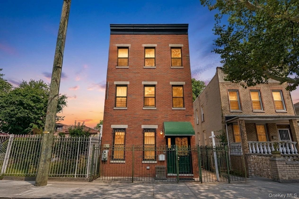 425 Barbey Street – For Sale