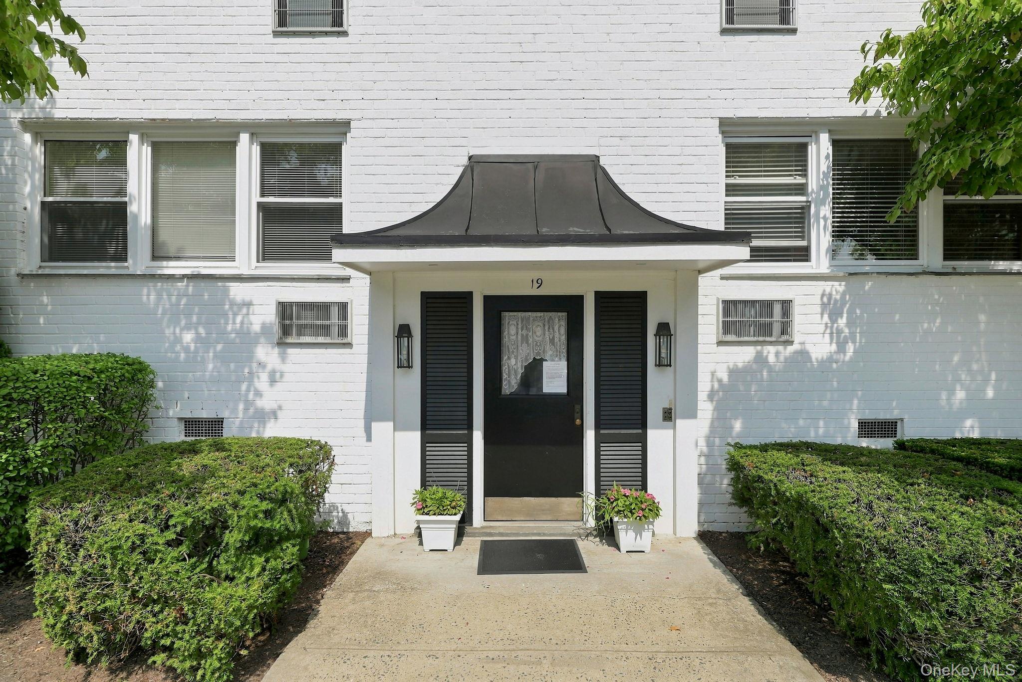 19 Avon Circle, Unit D photo 2