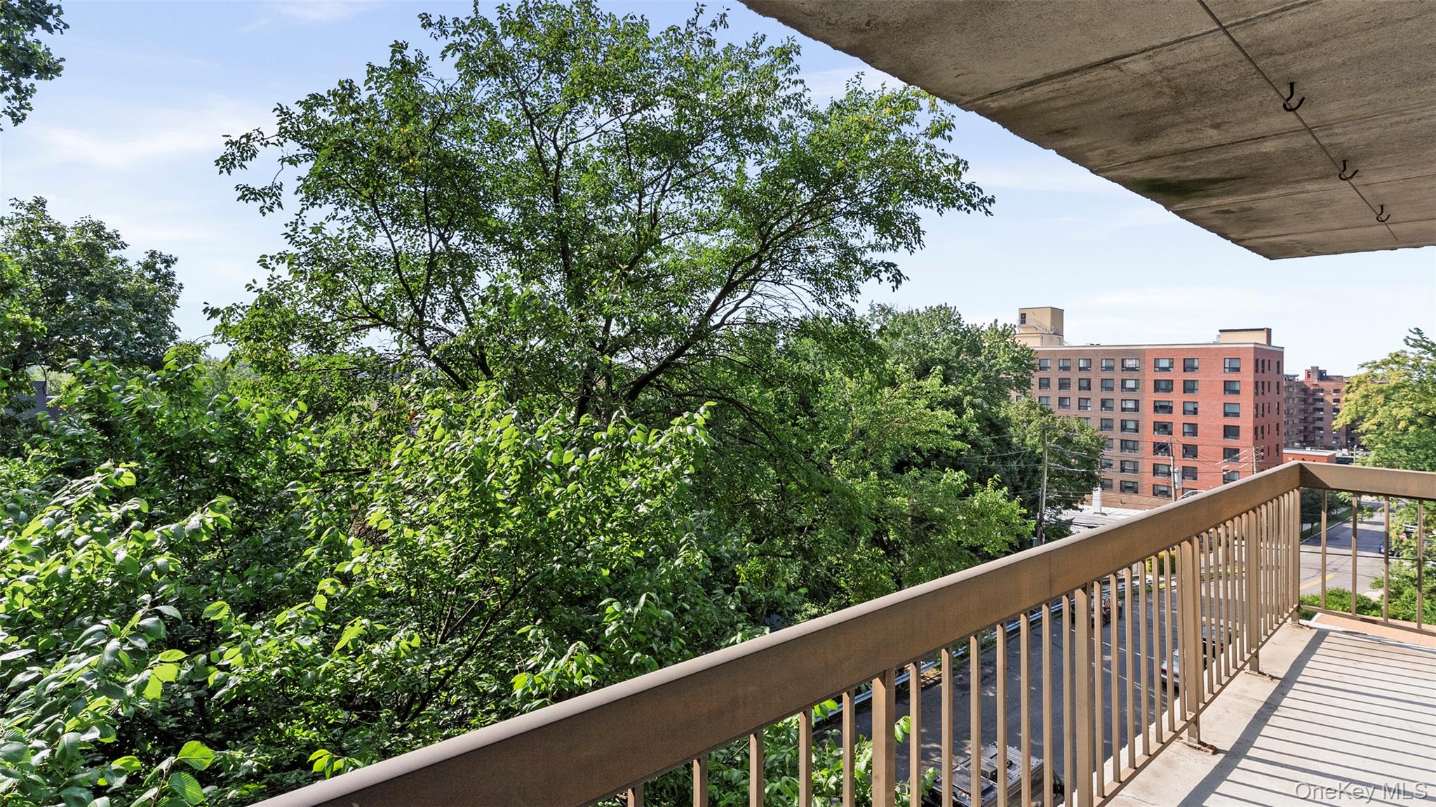 1376 Midland Avenue, Unit 404 photo 13