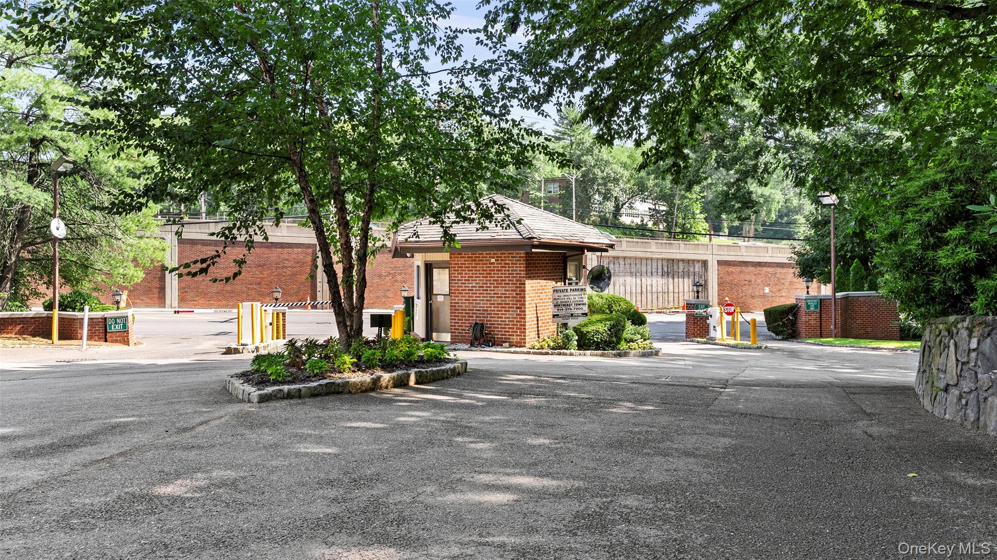 1376 Midland Avenue, Unit 404 photo 19