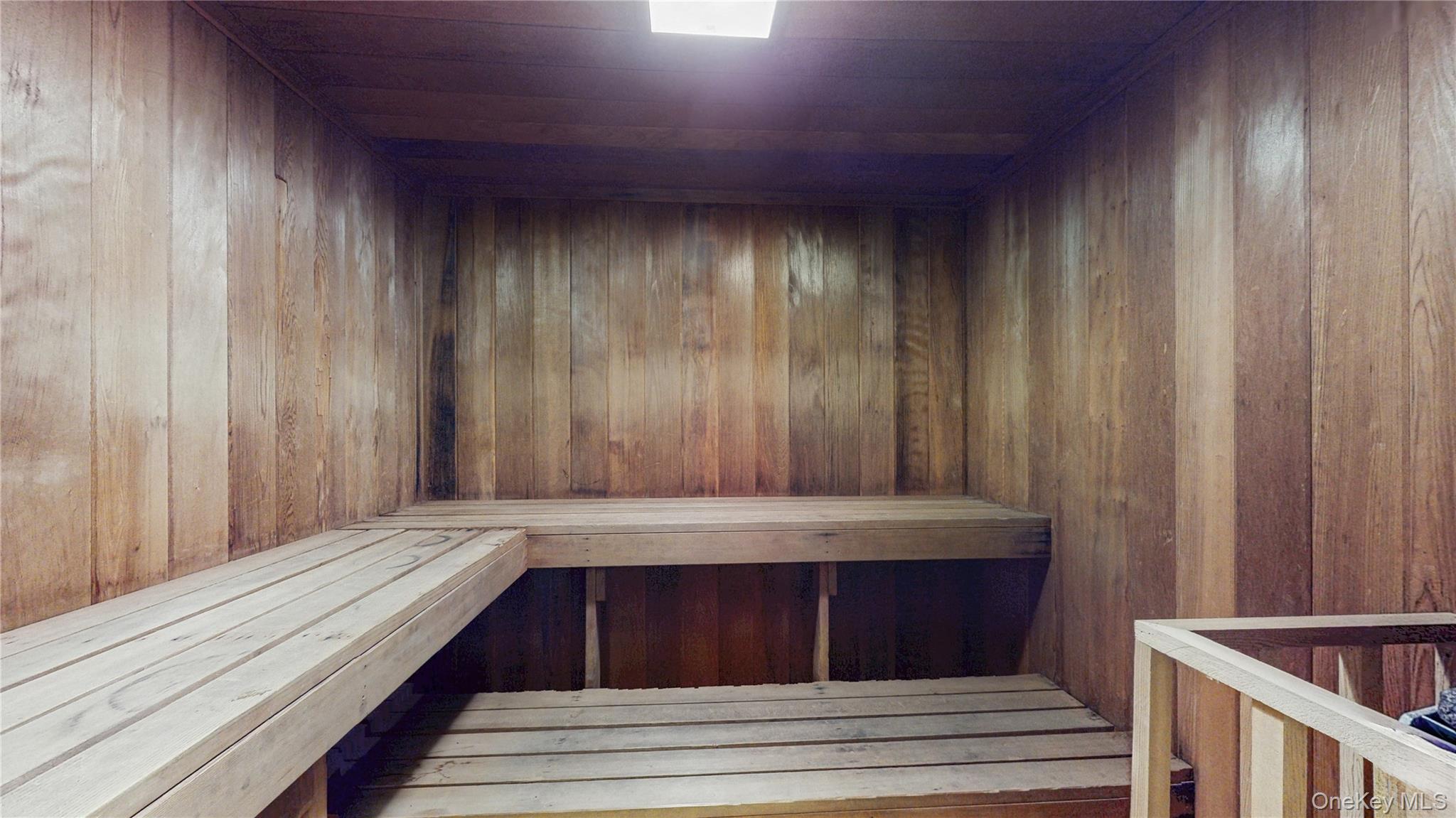 1376 Midland Avenue, Unit 404 photo 17