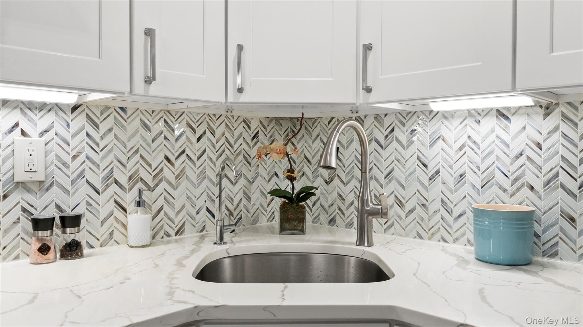 1376 Midland Avenue, Unit 404 photo 10