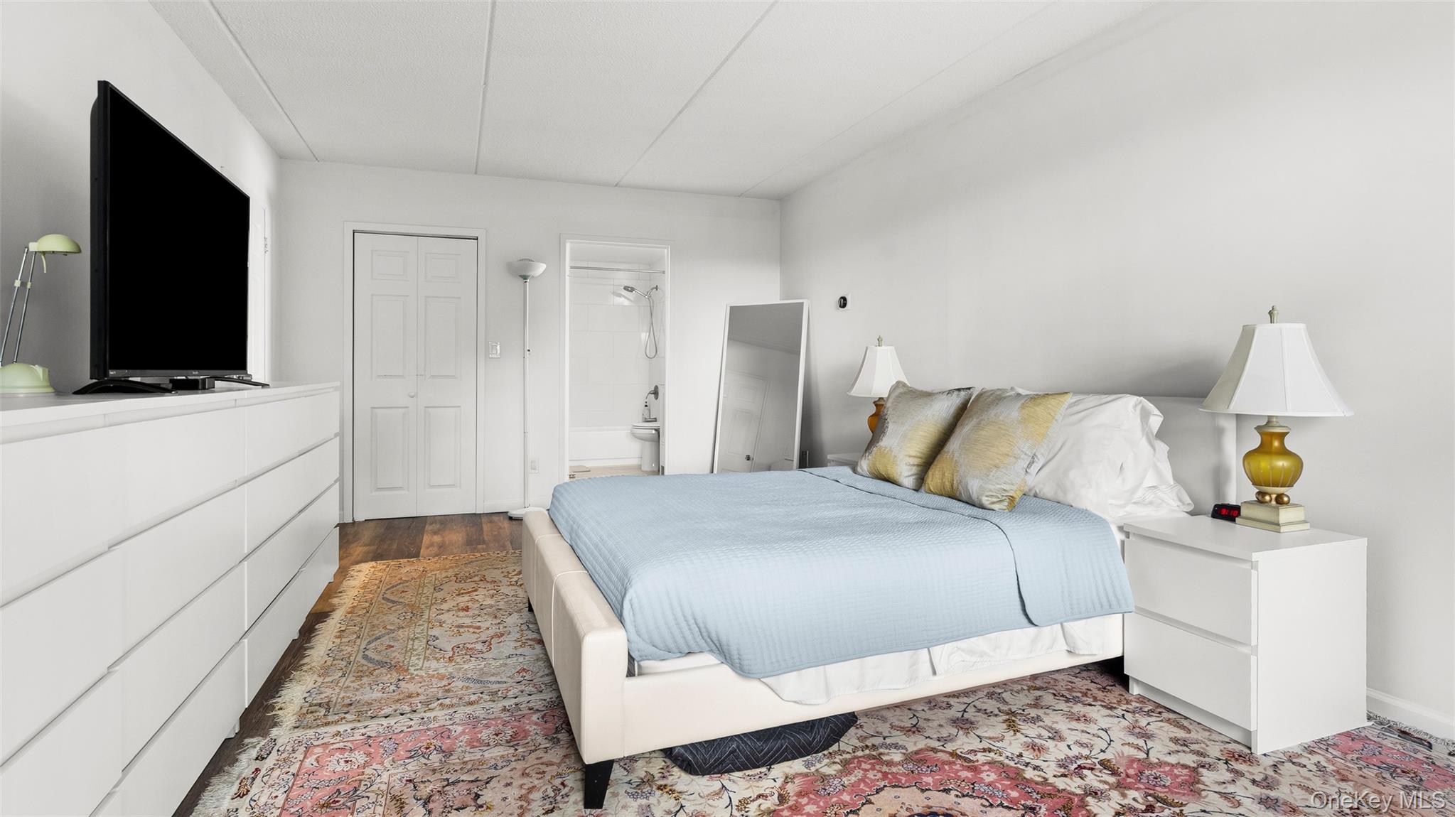 1376 Midland Avenue, Unit 404 photo 5