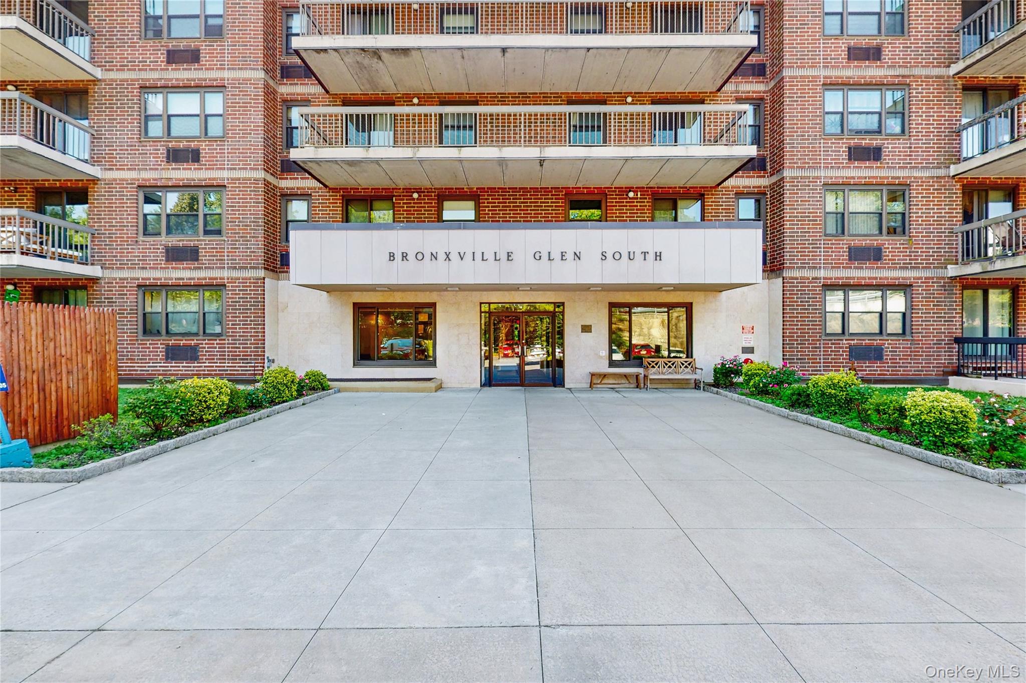 1376 Midland Avenue, Unit 404 photo 20