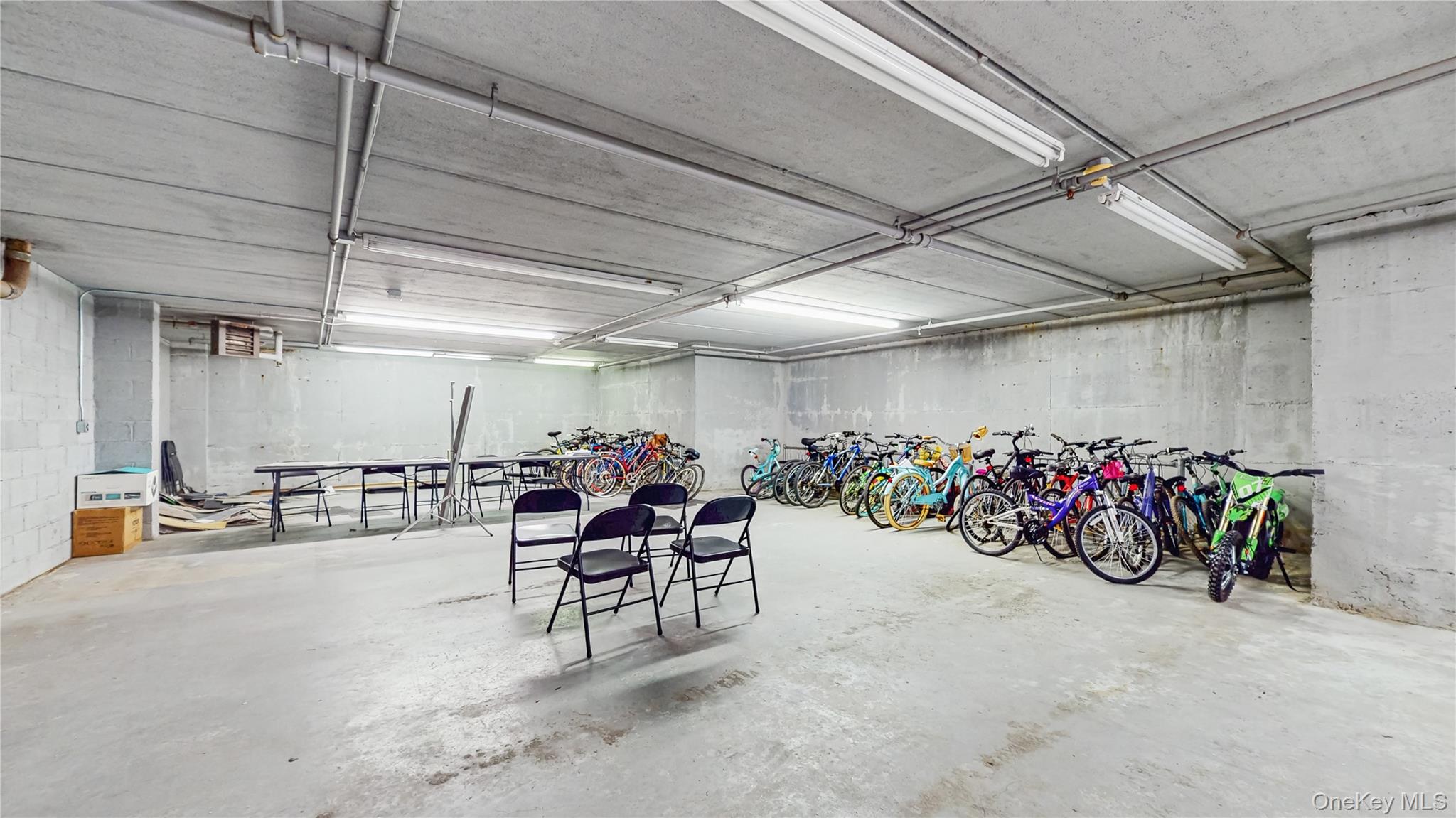 1376 Midland Avenue, Unit 404 photo 16