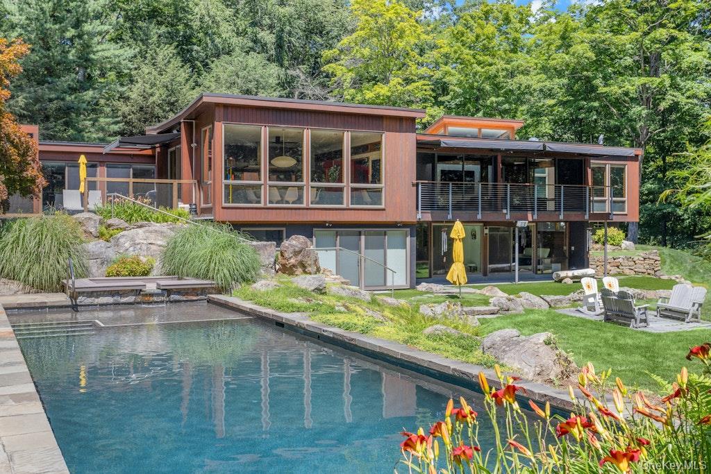14 Cradle Rock Road E – For Sale