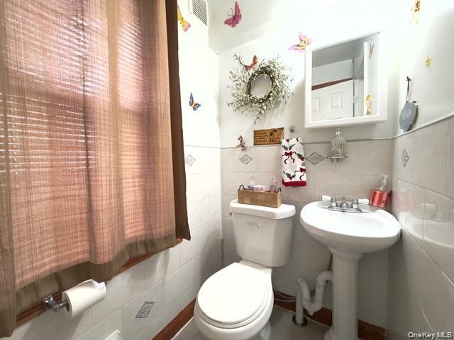 209-44 110th Avenue – For Rent photo 12