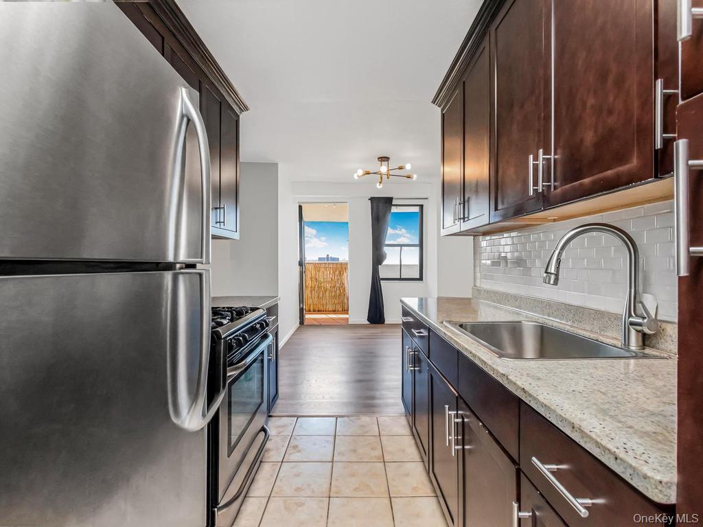 920 Metcalf Avenue, Unit 14J photo 8