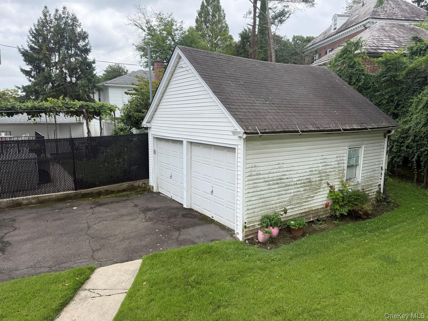 332 Rich Avenue – For Sale photo 4