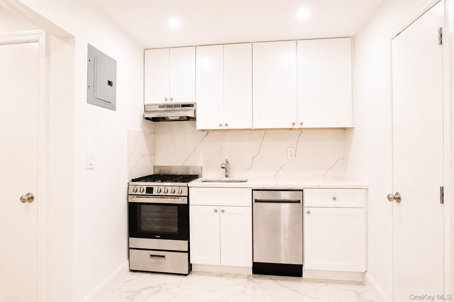330 E Broadway, Unit 107 photo 14