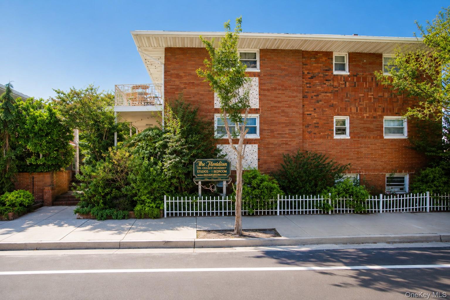 330 E Broadway, Unit 107 photo 23