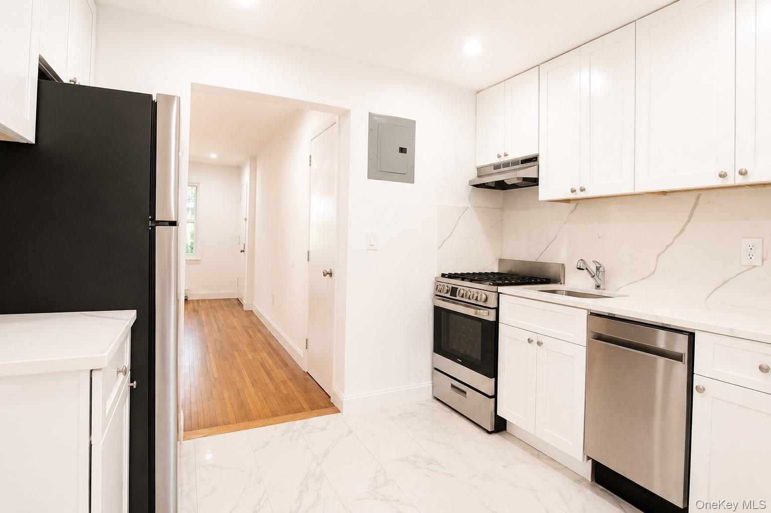 330 E Broadway, Unit 107 photo 15