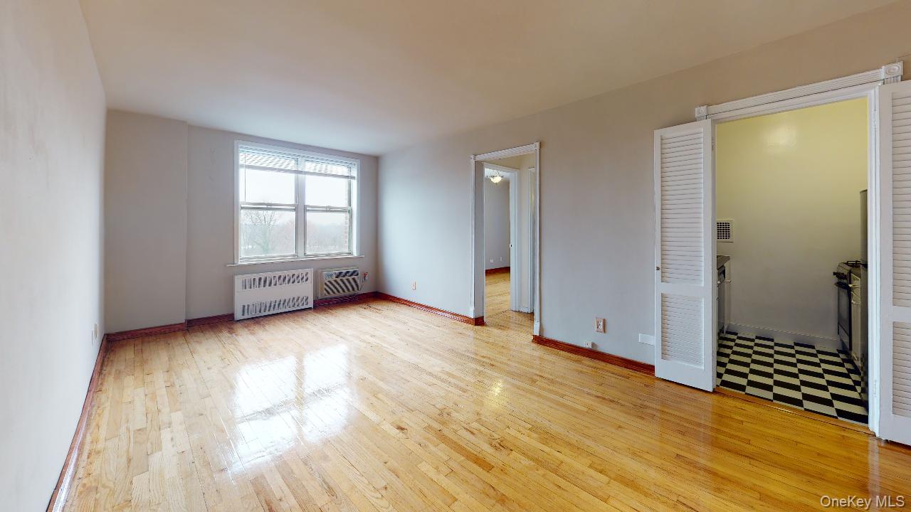 66-15 Thornton Place, Unit 6E photo 3