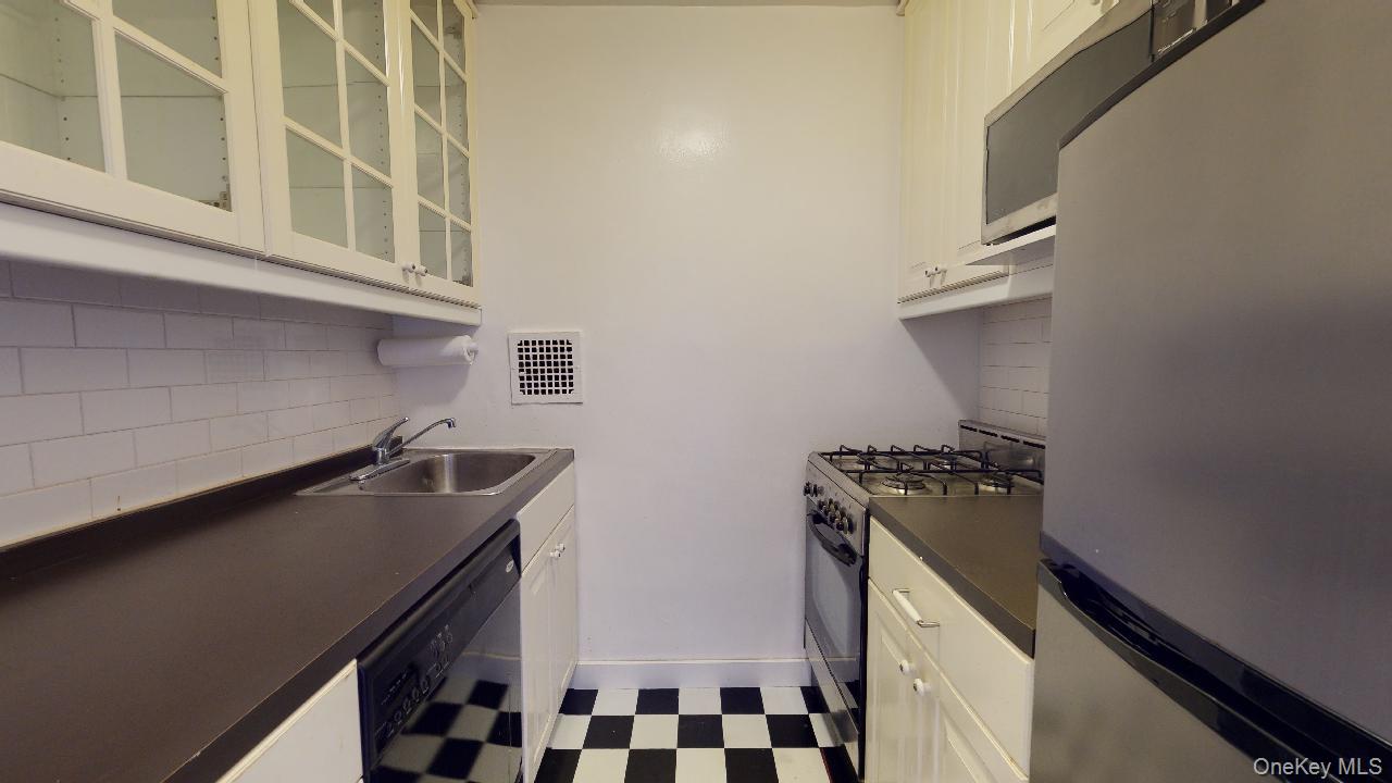 66-15 Thornton Place, Unit 6E photo 6