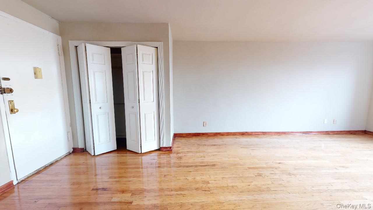 66-15 Thornton Place, Unit 6E photo 5