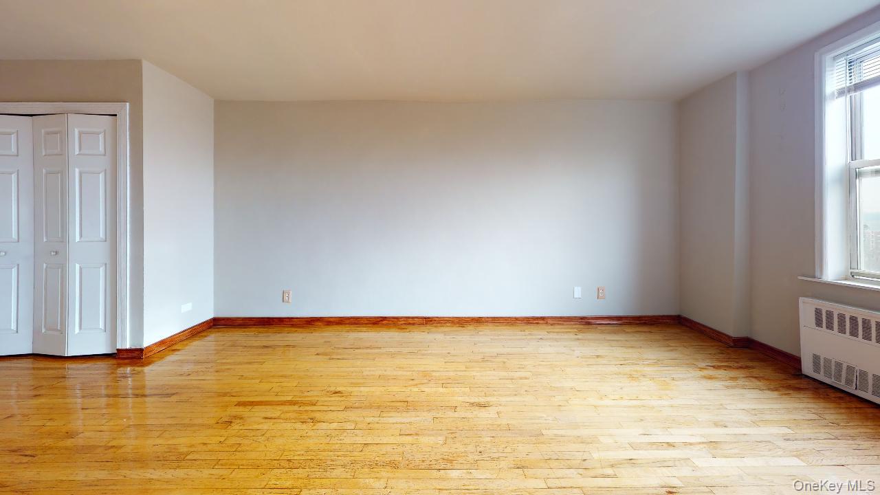 66-15 Thornton Place, Unit 6E photo 2