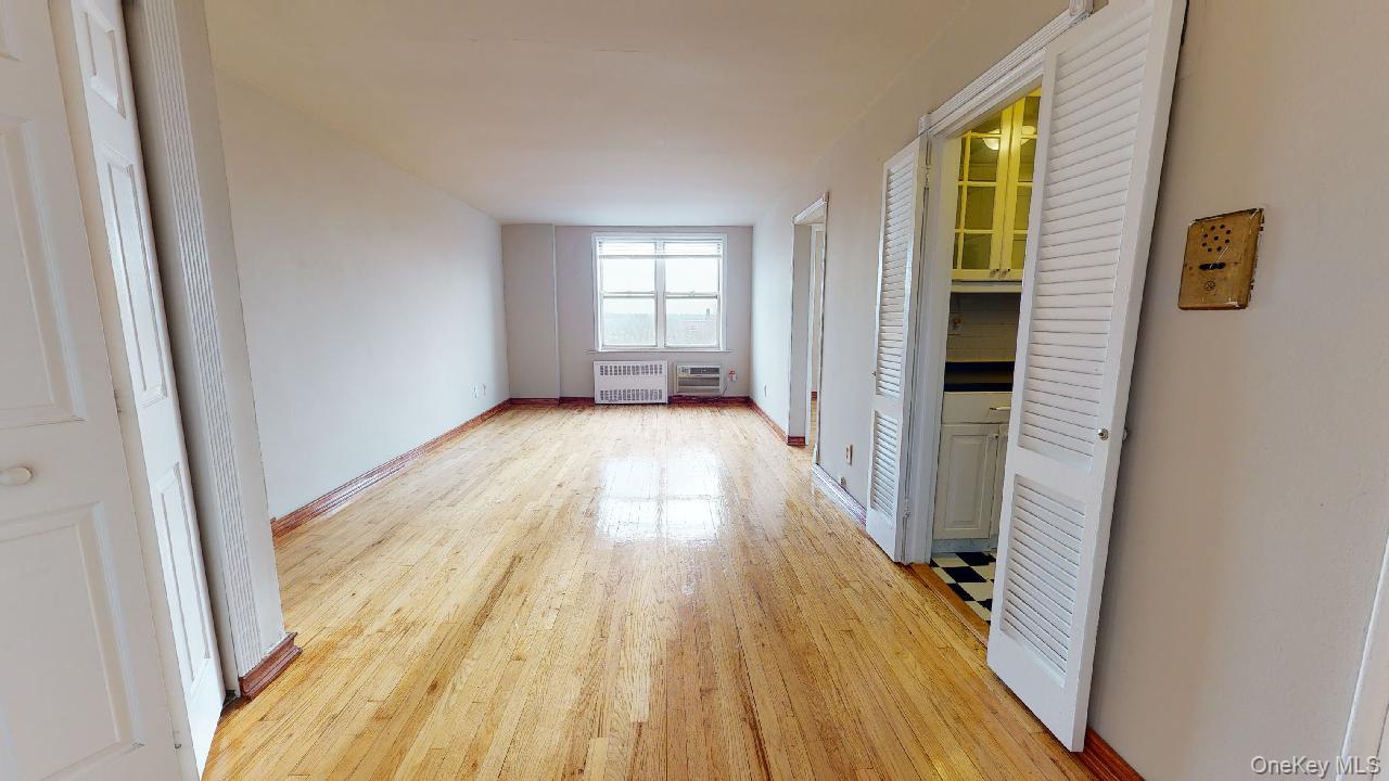 66-15 Thornton Place, Unit 6E photo 4