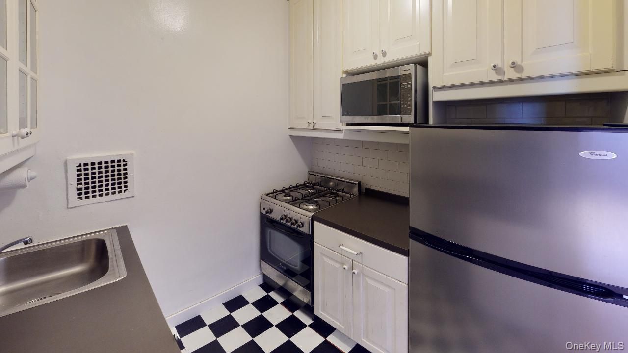 66-15 Thornton Place, Unit 6E photo 7