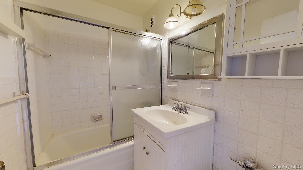 66-15 Thornton Place, Unit 6E photo 15