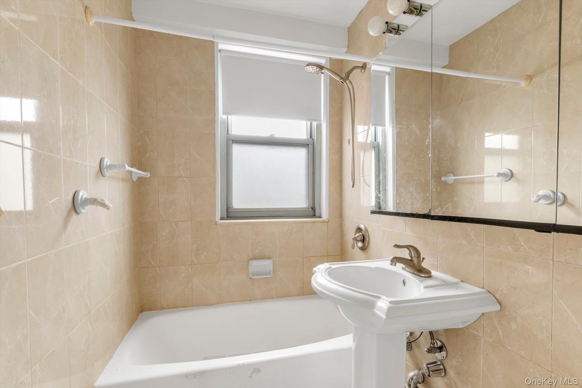 70-25 Yellowstone Boulevard, Unit 14H photo 13