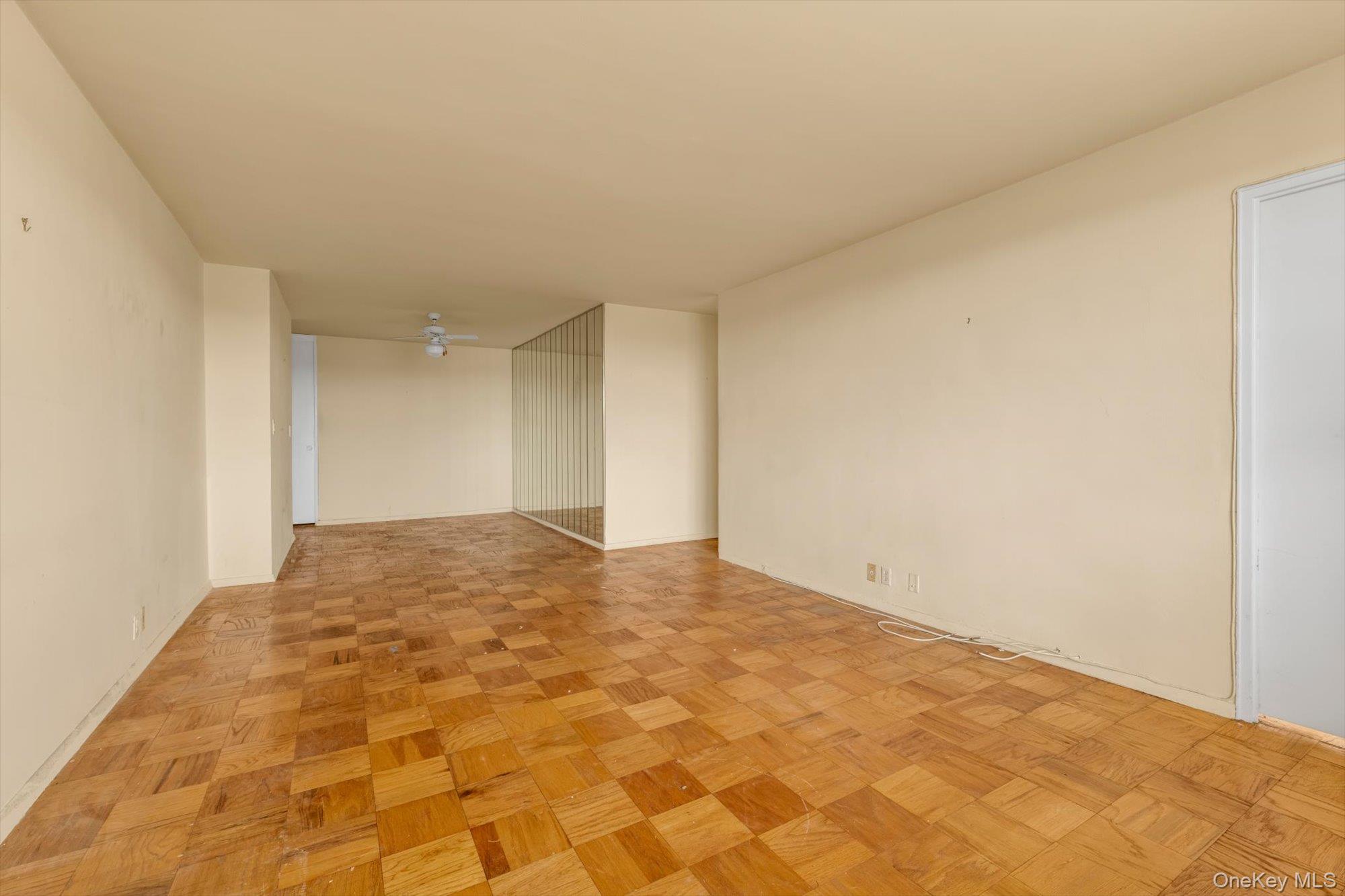 70-25 Yellowstone Boulevard, Unit 14H photo 2