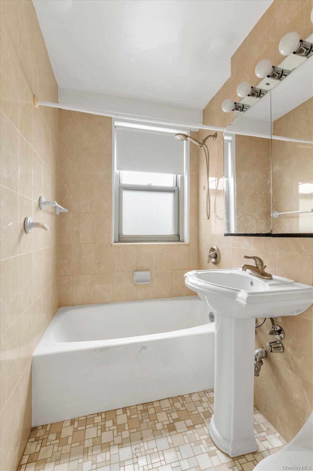 70-25 Yellowstone Boulevard, Unit 14H photo 14