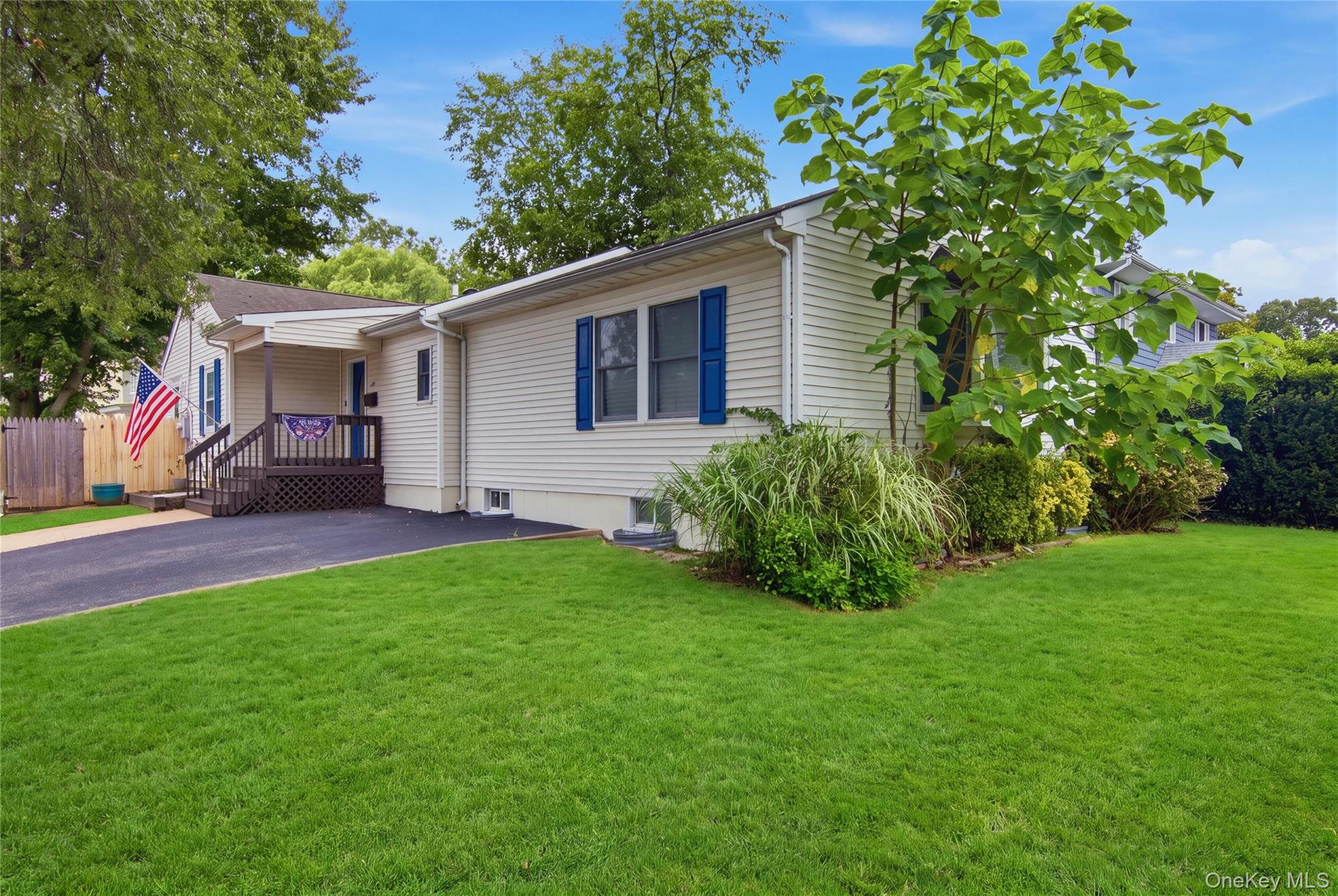 301 Laurel Road – For Sale photo 2