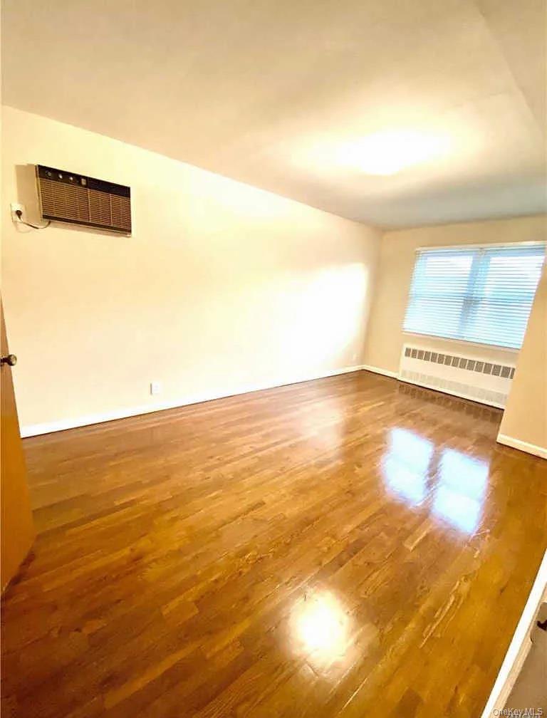 150-44 17 Th Ave – For Rent photo 2