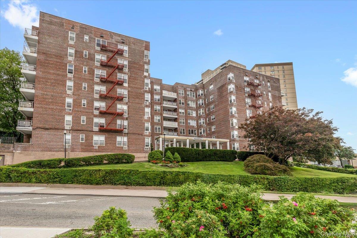 601 Kappock Street, Unit 1P photo 2