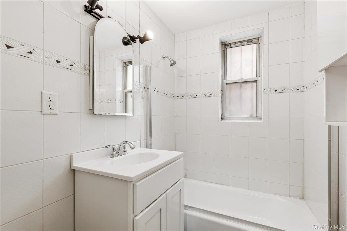 601 Kappock Street, Unit 1P photo 19