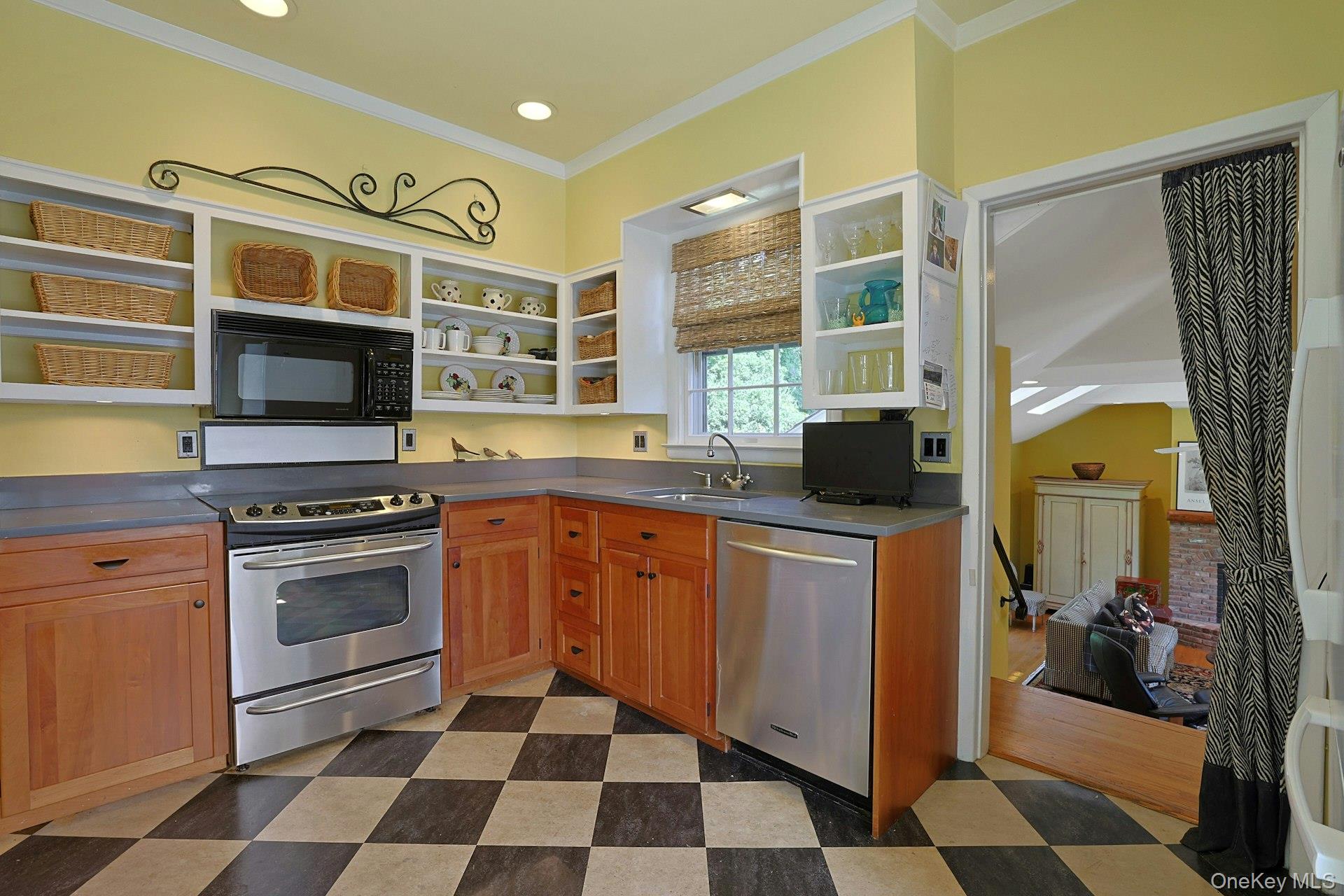 35 Grandview Avenue – For Sale photo 21