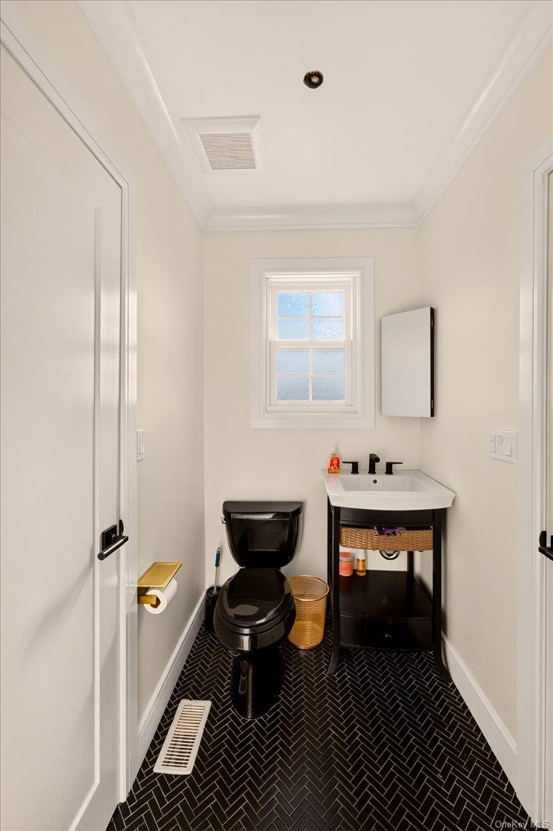 1 North Drive – For Sale photo 31