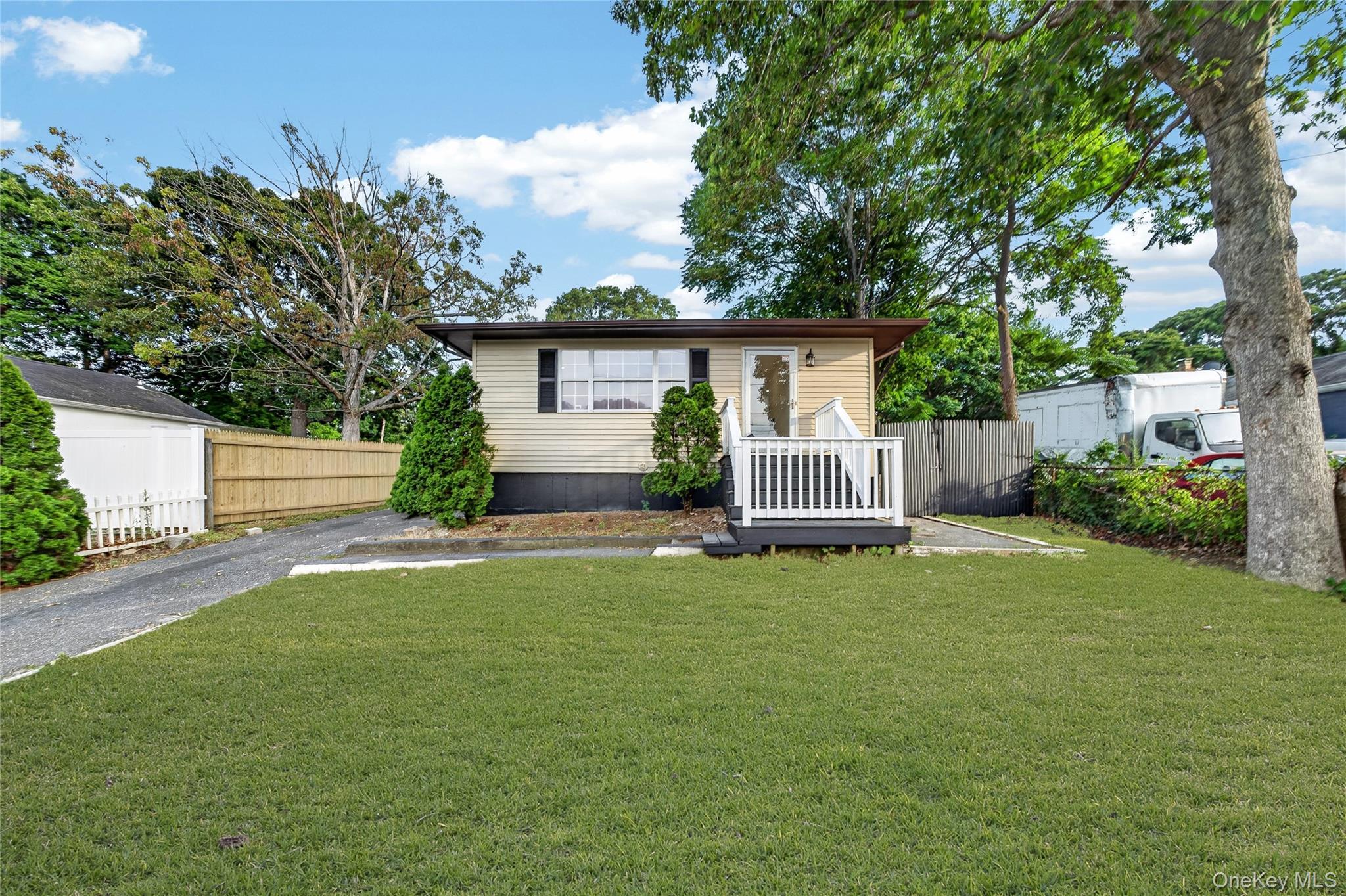 28 Roslyn Avenue – For Sale photo 2