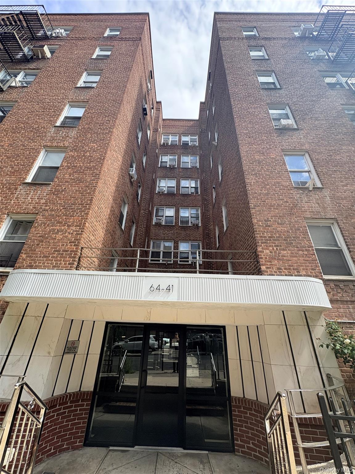 64-41 Saunders Street, Unit 605 photo 2
