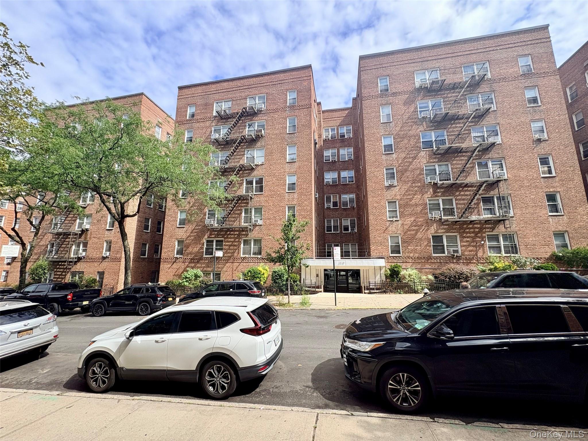 64-41 Saunders Street, Unit 605