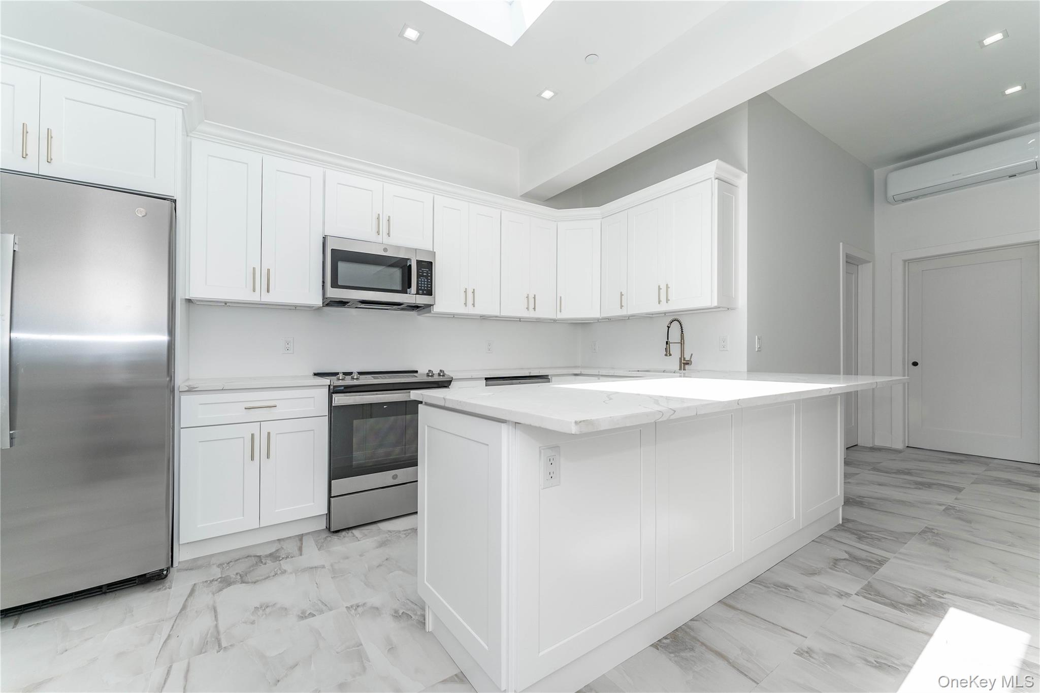 138 E Park Avenue, Unit 2 photo 2