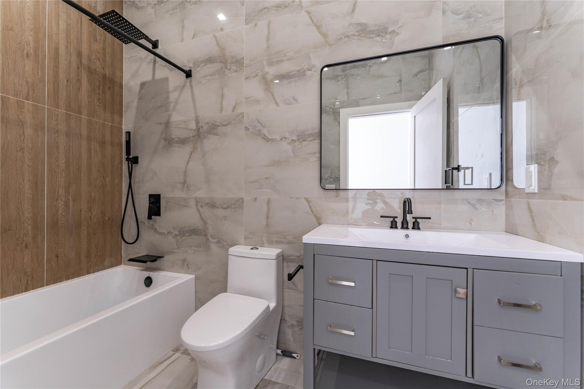 138 E Park Avenue, Unit 2 photo 9
