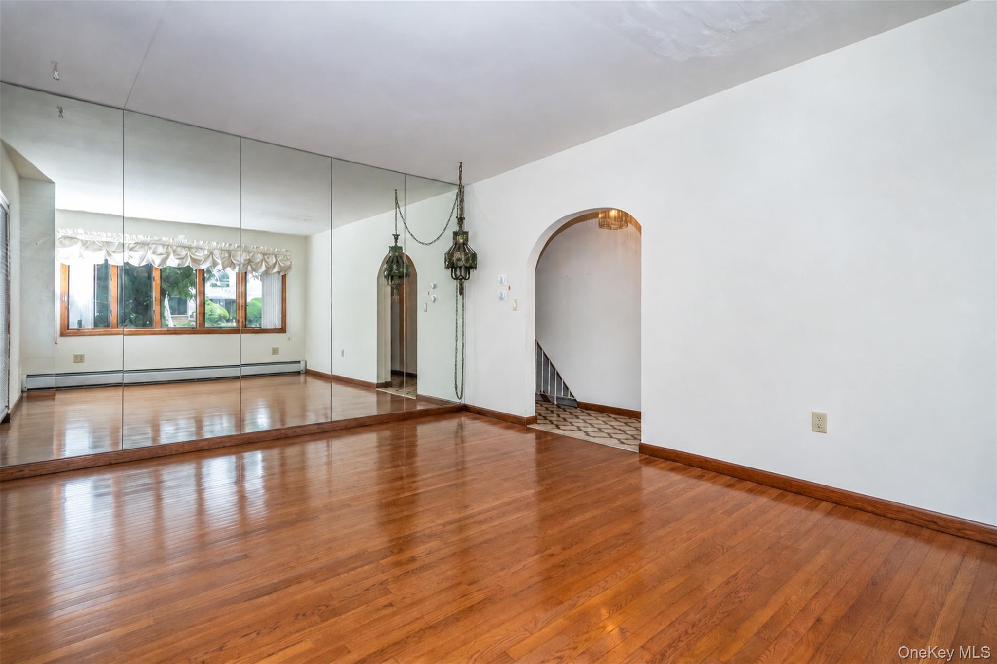 1559 Hollywood Avenue – For Sale photo 5