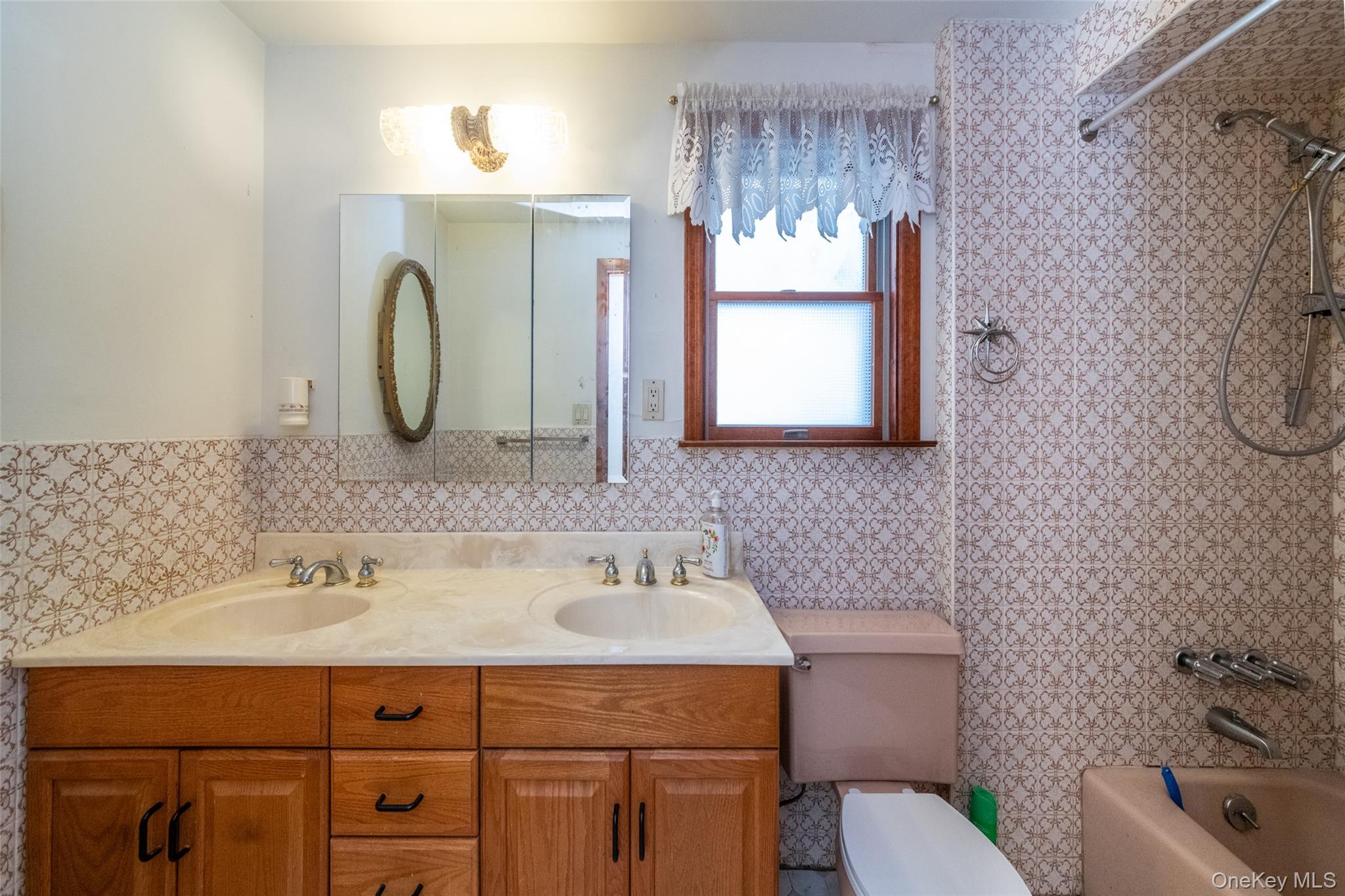 1559 Hollywood Avenue – For Sale photo 13
